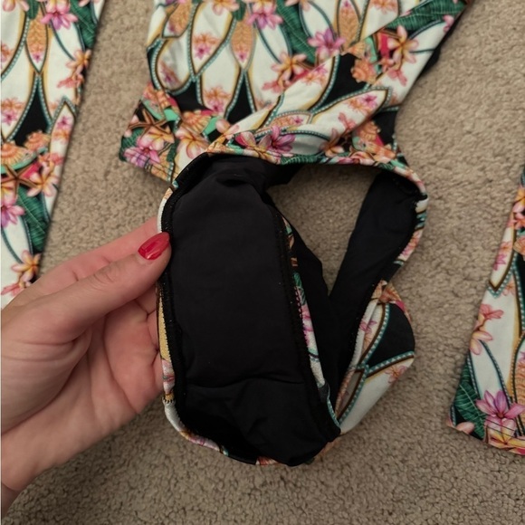 CIA Maritima- Multicolored Shell Floral Longsleeve Cutout Back bodysuit Swimsuit - Picture 6 of 8